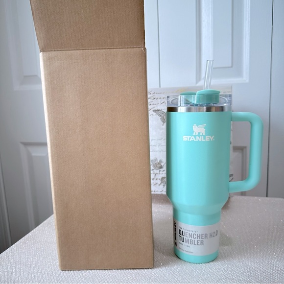 Stanley 40 oz Mint Julep Green Flowstate Quencher H2.0 Insulated Handle Tumbler - Picture 13 of 15